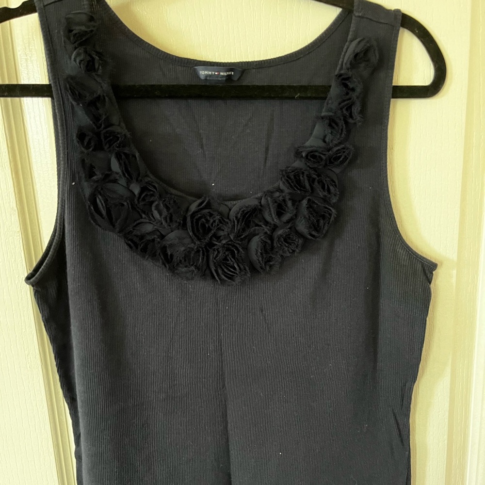 TOMMY HILFIGER FLOWER TANK TOP SIZE LARGE